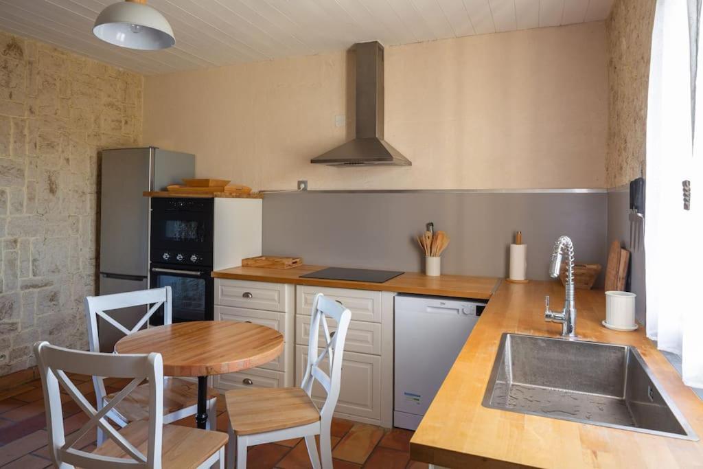 Mas Provencal De 120M2 En Camargue, Avec Piscine Et Parking Inclus, Ideal Pour Des Vacances Arles Exteriér fotografie